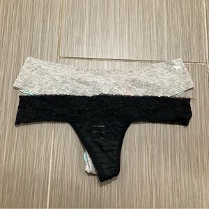 4/$10 - Like New Set of 2 Thong Panties